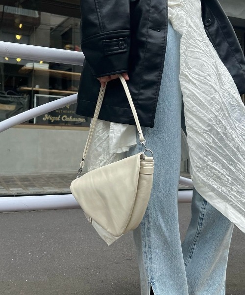 バッグ WILLFULLY triangle real leather bag triangle real leather bag 'SIERRA'（ショルダーバッグ