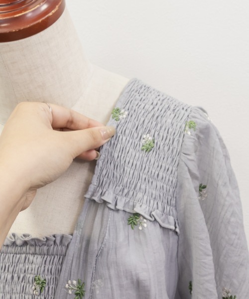 刺繍花柄シャーリングワンピース（ワンピース）｜CLETTE