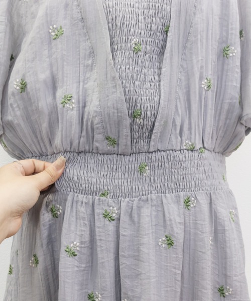 刺繍花柄シャーリングワンピース（ワンピース）｜CLETTE