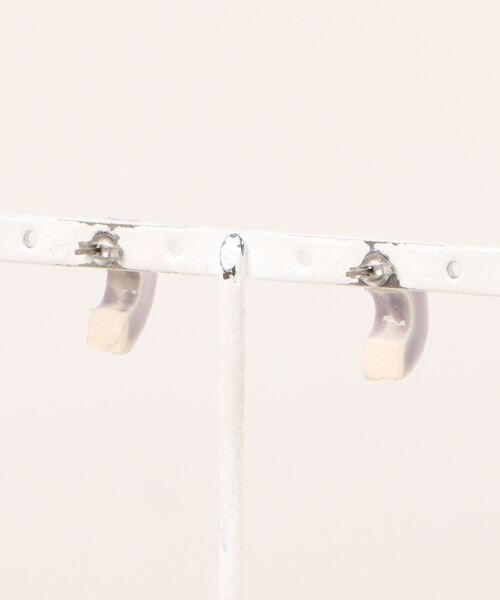 tone（トーン）の「【IRODORI】彫模様のフープデザインpierce/earring（グレイ×ラベンダー）（ピアス（両耳用）・レディース・その他・FREE）」の2枚目の写真