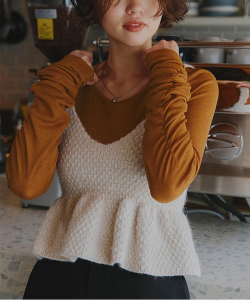 titivate(ティティベイト)の「袖シャーリングシアートップス(Tシャツ/カットソー・レディース・レッド/チャコール/オレンジ/アイボリー/ブルー/イエロー系その他/スミクロ/ピンク/ライトブルー/オフホワイト・M)」の10枚目の写真