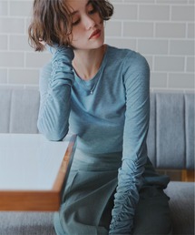 袖シャーリングシアートップス