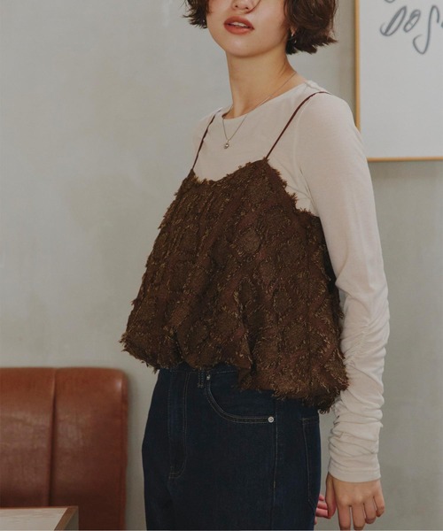 titivate(ティティベイト)の「袖シャーリングシアートップス(Tシャツ/カットソー・レディース・レッド/チャコール/オレンジ/アイボリー/ブルー/イエロー系その他/スミクロ/ピンク/ライトブルー/オフホワイト・M)」の3枚目の写真