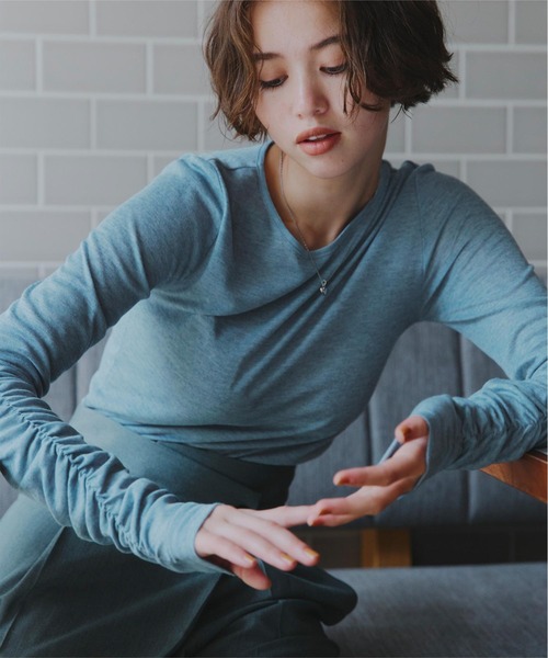 titivate(ティティベイト)の「袖シャーリングシアートップス(Tシャツ/カットソー・レディース・レッド/チャコール/オレンジ/アイボリー/ブルー/イエロー系その他/スミクロ/ピンク/ライトブルー/オフホワイト・M)」の15枚目の写真