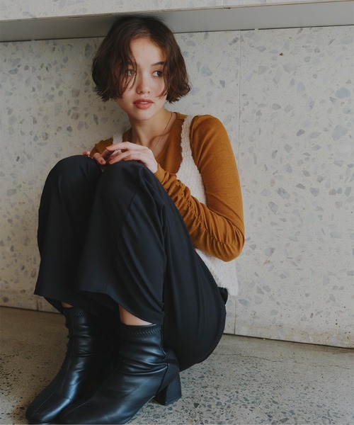 titivate(ティティベイト)の「袖シャーリングシアートップス(Tシャツ/カットソー・レディース・レッド/チャコール/オレンジ/アイボリー/ブルー/イエロー系その他/スミクロ/ピンク/ライトブルー/オフホワイト・M)」の18枚目の写真