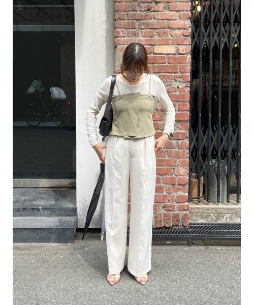 titivate(ティティベイト)の「袖シャーリングシアートップス(Tシャツ/カットソー・レディース・レッド/チャコール/オレンジ/アイボリー/ブルー/イエロー系その他/スミクロ/ピンク/ライトブルー/オフホワイト・M)」の11枚目の写真