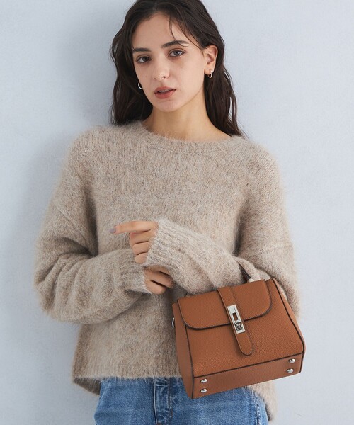 green label relaxing(グリーンレーベルリラクシング)の「ワンハンドル バックルフラップ ボストンバッグ(ショルダーバッグ・レディース・ブラック/レッド/ブラウン・FREE)」の2枚目の写真