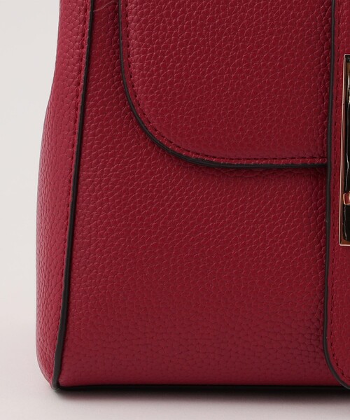 green label relaxing(グリーンレーベルリラクシング)の「ワンハンドル バックルフラップ ボストンバッグ(ショルダーバッグ・レディース・ブラック/レッド/ブラウン・FREE)」の15枚目の写真