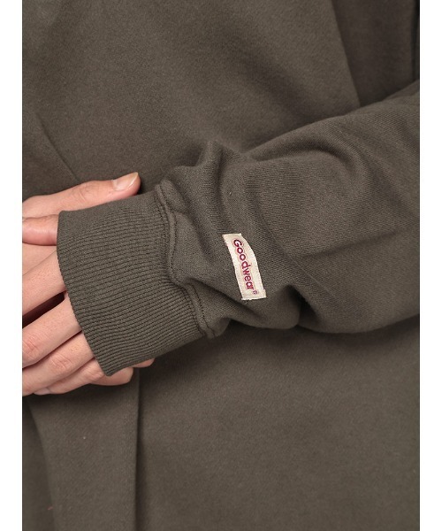 Goodwear(グッドウェア)の「Goodwear ハーフジップ オーバーサイズ トレーナー 衿付き 2W-764208(スウェット・メンズ・ブラック/カーキ・M/L/LL)」の8枚目の写真