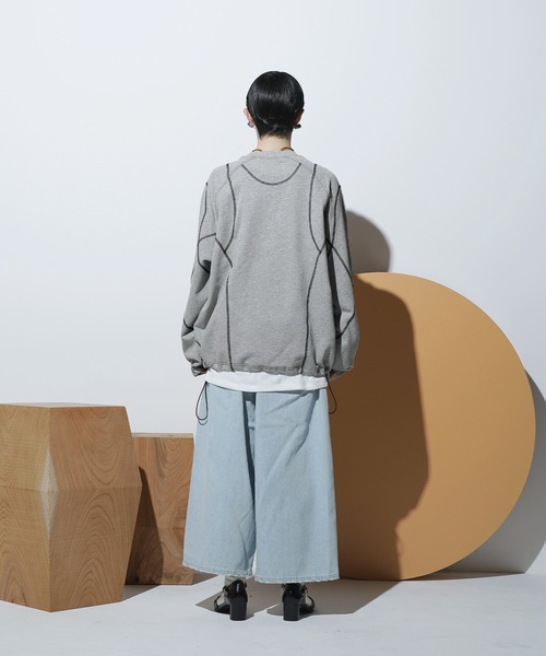 Aphlotus(アプロタス)の「バイカラー シンメトリーステッチデザイン 裏毛 スウェット / トレーナー(スウェット・メンズ・ブラック/アッシュグレー・LARGE/MEDIUM/SMALL)」の11枚目の写真