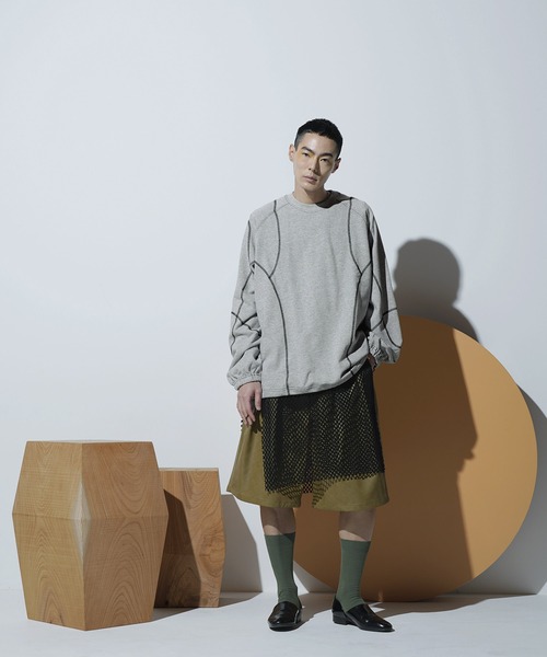 Aphlotus(アプロタス)の「バイカラー シンメトリーステッチデザイン 裏毛 スウェット / トレーナー(スウェット・メンズ・ブラック/アッシュグレー・LARGE/MEDIUM/SMALL)」の16枚目の写真