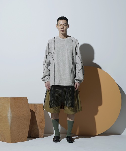 Aphlotus(アプロタス)の「バイカラー シンメトリーステッチデザイン 裏毛 スウェット / トレーナー(スウェット・メンズ・ブラック/アッシュグレー・LARGE/MEDIUM/SMALL)」の18枚目の写真