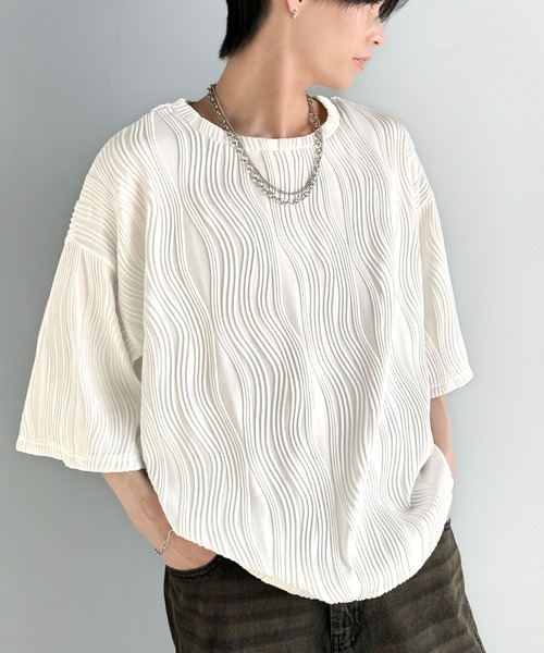 classicalelf（クラシカルエルフ）の「涼しくキマる、大人のリラックス。オーバーサイズウェーブ柄ジャガード半袖Ｔシャツ（メンズ）（Tシャツ/カットソー・メンズ・ベージュ/チャコール/ブラック/オフホワイト・LARGE/MEDIUM/X-LARGE）」の13枚目の写真