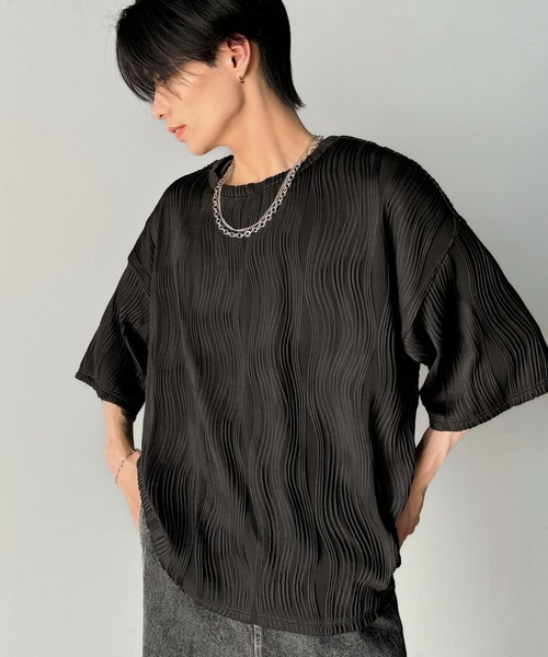 classicalelf（クラシカルエルフ）の「涼しくキマる、大人のリラックス。オーバーサイズウェーブ柄ジャガード半袖Ｔシャツ（メンズ）（Tシャツ/カットソー・メンズ・ベージュ/チャコール/ブラック/オフホワイト・LARGE/MEDIUM/X-LARGE）」の17枚目の写真