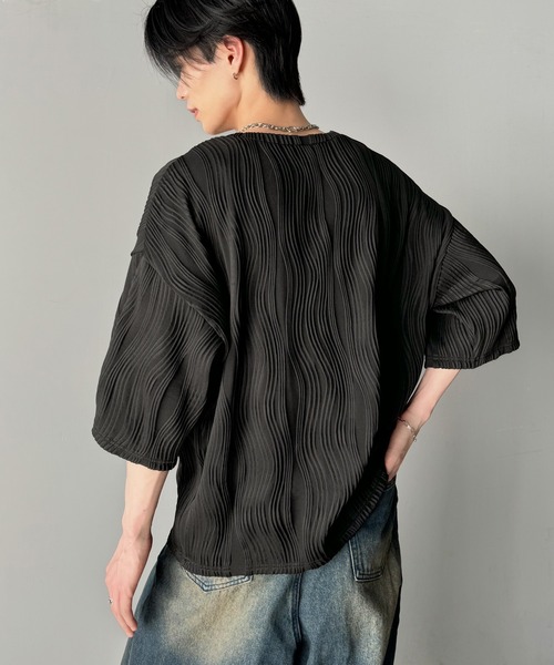 classicalelf（クラシカルエルフ）の「涼しくキマる、大人のリラックス。オーバーサイズウェーブ柄ジャガード半袖Ｔシャツ（メンズ）（Tシャツ/カットソー・メンズ・ベージュ/チャコール/ブラック/オフホワイト・LARGE/MEDIUM/X-LARGE）」の18枚目の写真