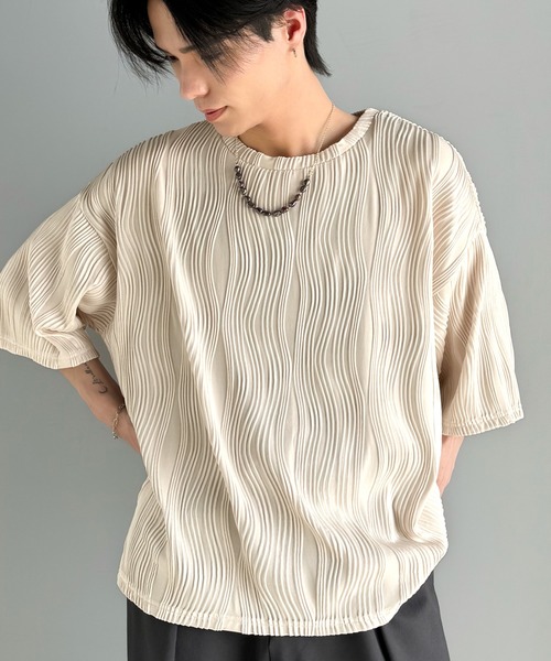 classicalelf（クラシカルエルフ）の「涼しくキマる、大人のリラックス。オーバーサイズウェーブ柄ジャガード半袖Ｔシャツ（メンズ）（Tシャツ/カットソー・メンズ・ベージュ/チャコール/ブラック/オフホワイト・LARGE/MEDIUM/X-LARGE）」の9枚目の写真