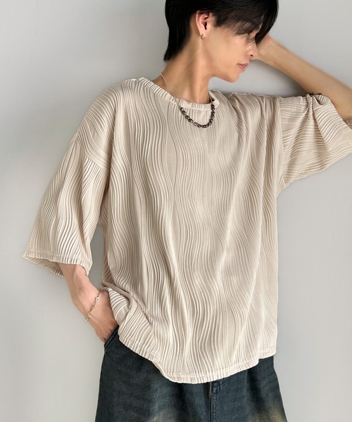 classicalelf（クラシカルエルフ）の「涼しくキマる、大人のリラックス。オーバーサイズウェーブ柄ジャガード半袖Ｔシャツ（メンズ）（Tシャツ/カットソー・メンズ・ベージュ/チャコール/ブラック/オフホワイト・LARGE/MEDIUM/X-LARGE）」の10枚目の写真