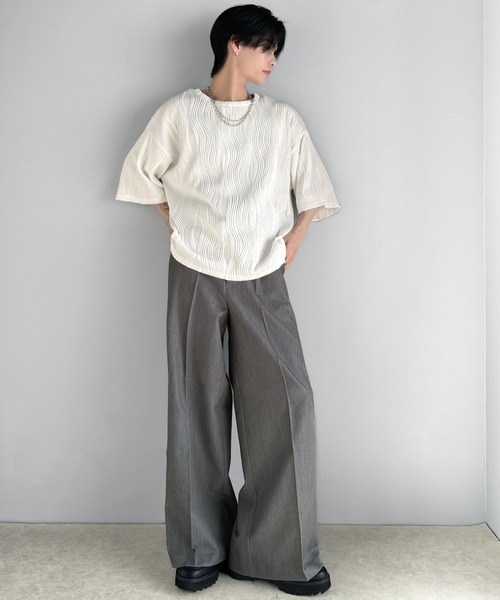 classicalelf（クラシカルエルフ）の「涼しくキマる、大人のリラックス。オーバーサイズウェーブ柄ジャガード半袖Ｔシャツ（メンズ）（Tシャツ/カットソー・メンズ・ベージュ/チャコール/ブラック/オフホワイト・LARGE/MEDIUM/X-LARGE）」の6枚目の写真