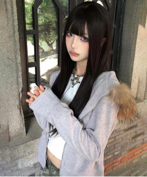 gossip!ロサンゼルス(ゴシップロサンゼルス)の「Y2K エコファー ジップアップフーディ(パーカー・レディース・グレー・FREE)」の7枚目の写真