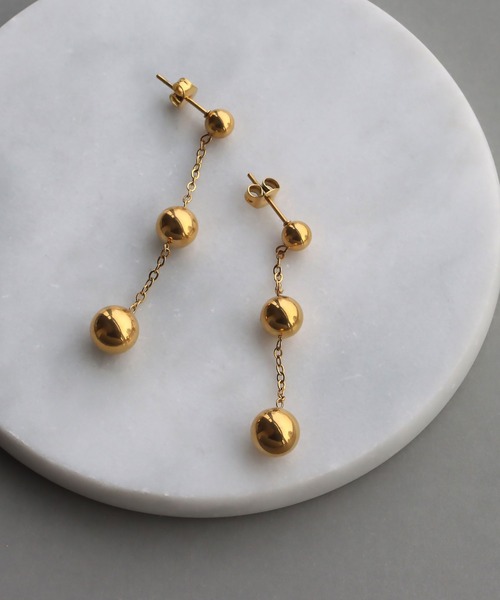 abaskdesign(アバスクデザイン)の「金属アレルギー対応 ロングメタルボールピアス(ピアス(両耳用)・レディース・ゴールド・FREE)」の2枚目の写真