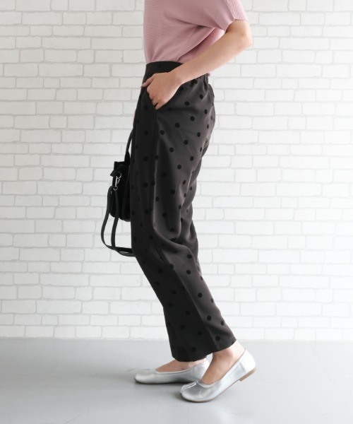 aquagarage（アクアガレージ）の「ドット柄テーパードパンツ（その他パンツ・レディース・ブラック・S/M/M2/L/LL）」の3枚目の写真