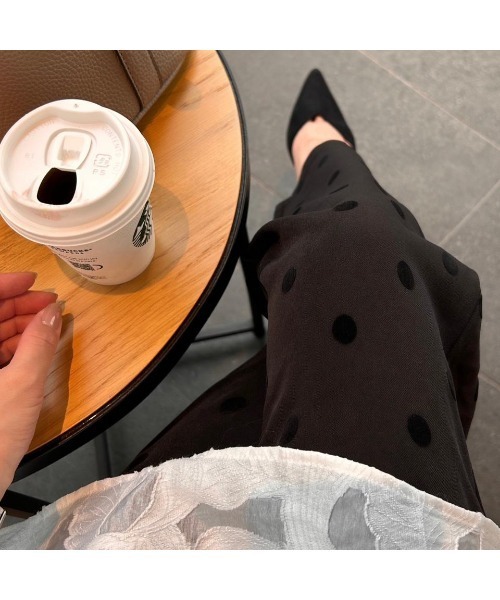 aquagarage（アクアガレージ）の「ドット柄テーパードパンツ（その他パンツ・レディース・ブラック・S/M/M2/L/LL）」の6枚目の写真