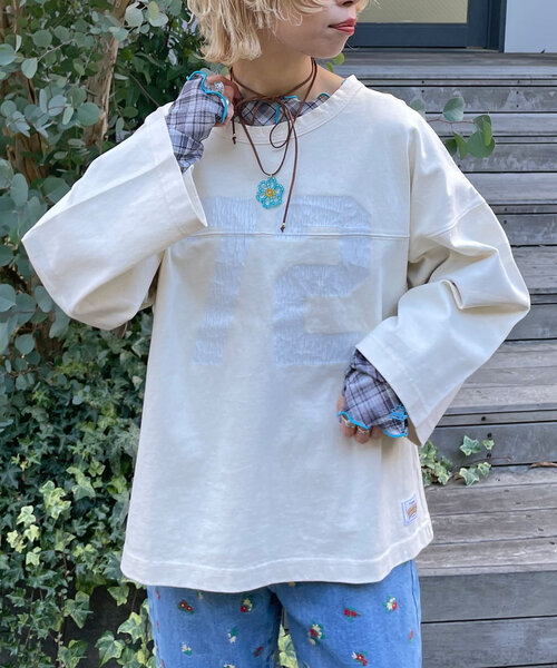 HELLO.SANFRANCISCO（ハローサンフランシスコ）の「【HELLO.SANFRANCISCO/ハローサンフランシスコ】ピグメントロゴTEE（Tシャツ/カットソー・レディース・チャコールグレー/オフホワイト/レッド・ONE SIZE）」の4枚目の写真
