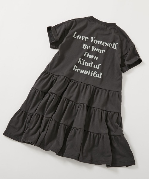 devirock(デビロック)の「裾ティアード バックプリント ワンピース(ワンピース・キッズ・ライトグレー/スミクロ/ピンク系その他/ブルー・140cm/130cm/120cm/110cm/100cm)」の2枚目の写真