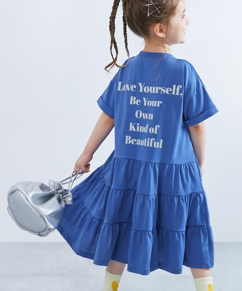 devirock(デビロック)の「裾ティアード バックプリント ワンピース(ワンピース・キッズ・ライトグレー/スミクロ/ピンク系その他/ブルー・140cm/130cm/120cm/110cm/100cm)」の1枚目の写真