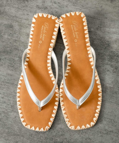 PAOLO BOVE（パオロボーヴ）の「【PAOLO BOVE / パオロ ボーヴ】ヒール トングサンダル / ラフィア【web限定】（サンダル・レディース・シルバー/ブラック・38/36/39/37）」の2枚目の写真