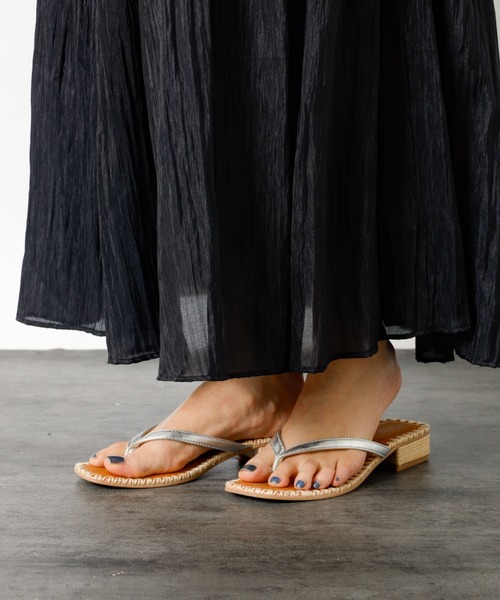 PAOLO BOVE（パオロボーヴ）の「【PAOLO BOVE / パオロ ボーヴ】ヒール トングサンダル / ラフィア【web限定】（サンダル・レディース・シルバー/ブラック・38/36/39/37）」の6枚目の写真