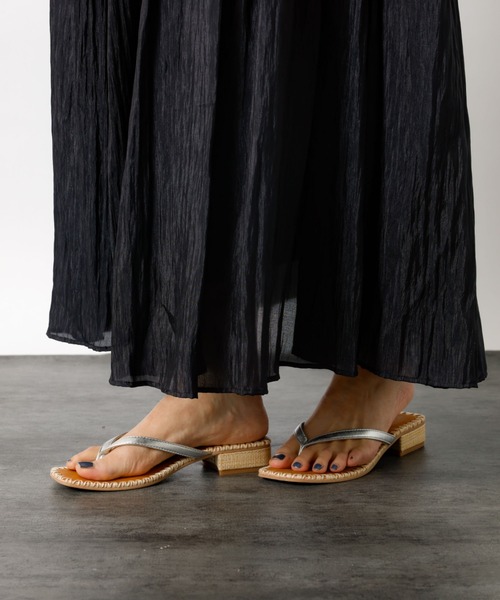 PAOLO BOVE（パオロボーヴ）の「【PAOLO BOVE / パオロ ボーヴ】ヒール トングサンダル / ラフィア【web限定】（サンダル・レディース・シルバー/ブラック・38/36/39/37）」の7枚目の写真