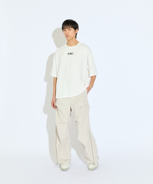 Lui's(ルイス)の「【Neucon/ニューコン】サイドZIPスーパーワイドパラシュートパンツ(その他パンツ・メンズ・ライトグレー/ブラック・2/1)」の19枚目の写真