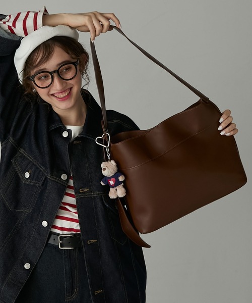 BONLECILL Marche（ボンルシールマルシェ）の「【BONLECILL Marche】《ポーチ付き／A4》ワイドベルト スクエアソフトショルダーバッグ（ショルダーバッグ・レディース・ブラウン/ブラック/グレイッシュベージュ・FREE）」の12枚目の写真