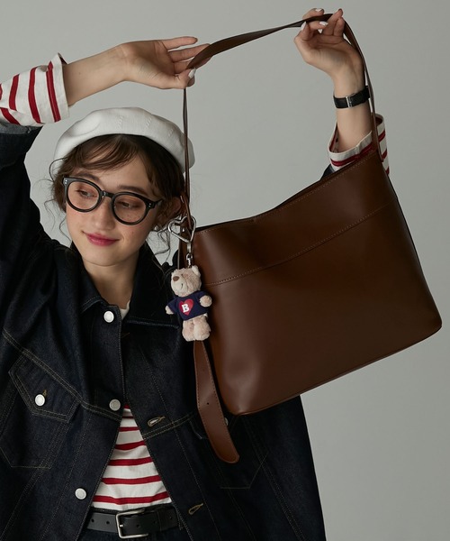 BONLECILL Marche（ボンルシールマルシェ）の「【BONLECILL Marche】《ポーチ付き／A4》ワイドベルト スクエアソフトショルダーバッグ（ショルダーバッグ・レディース・ブラウン/ブラック/グレイッシュベージュ・FREE）」の13枚目の写真