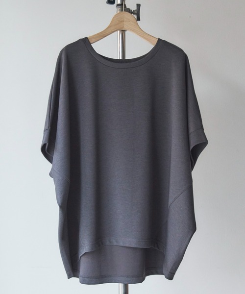 Doux archives（ドゥアルシーヴ）の「UV加工・吸水速乾ドルマンプルオーバー（Tシャツ/カットソー・レディース・チャコールグレー/オフホワイト/グレイッシュベージュ/ネイビー・38）」の2枚目の写真