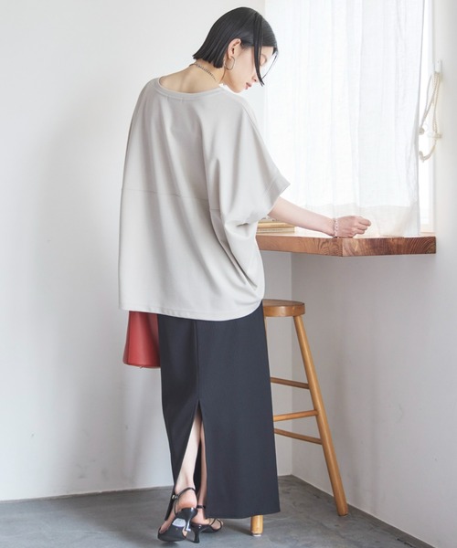 Doux archives（ドゥアルシーヴ）の「UV加工・吸水速乾ドルマンプルオーバー（Tシャツ/カットソー・レディース・チャコールグレー/オフホワイト/グレイッシュベージュ/ネイビー・38）」の9枚目の写真