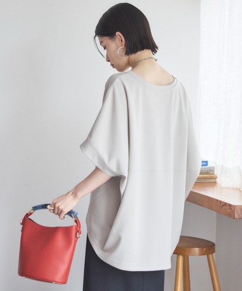 Doux archives（ドゥアルシーヴ）の「UV加工・吸水速乾ドルマンプルオーバー（Tシャツ/カットソー・レディース・チャコールグレー/オフホワイト/グレイッシュベージュ/ネイビー・38）」の16枚目の写真