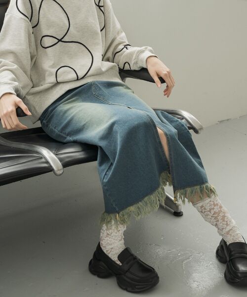 RETRO GIRL(レトロガール)の「裾フリンジデニムSK(デニムスカート・レディース・ブラック/ライトブルー/ブルー・FREE)」の7枚目の写真