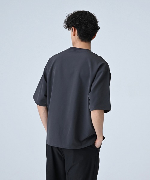NEW BALANCE(ニューバランス)の「MET24 Woven Short SleeveTee(Tシャツ/カットソー・メンズ・ブラック/ライトカーキ/サンドグレー・MEDIUM/SMALL/LARGE/X-LARGE)」の5枚目の写真