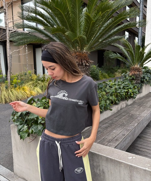 ROXY（ロキシー）の「PEOPLE SPEAK /ロキシーフロントプリント半袖Tシャツ（Tシャツ/カットソー・レディース・ブラック系その他/イエロー・MEDIUM/X-SMALL/SMALL）」の2枚目の写真
