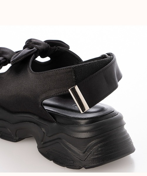 Fin（フィン）の「ダブルリボン厚底ベルクロスポーツサンダル【低反発スポンジ入り】（サンダル・レディース・ブラック/シルバー・S/M/L/LL）」の5枚目の写真