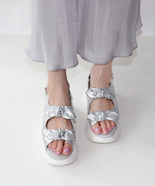 Fin（フィン）の「ダブルリボン厚底ベルクロスポーツサンダル【低反発スポンジ入り】（サンダル・レディース・ブラック/シルバー・S/M/L/LL）」の13枚目の写真