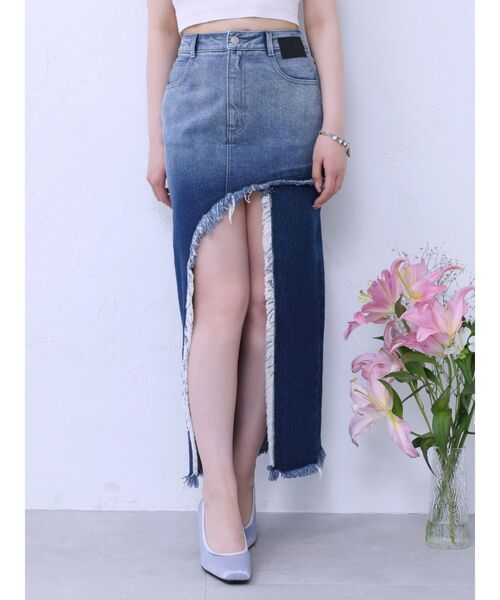 EATME（イートミー）の「カットオフスリットデニムスカート（デニムスカート・レディース・ブルー/ライトブルー/ブラック・MEDIUM/SMALL）」の3枚目の写真