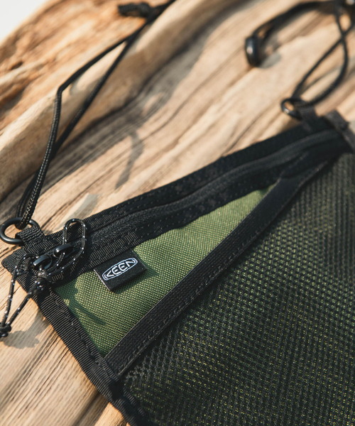 KEEN(キーン)の「『別注』KEEN×DOORS HARVESTPOCKET SACOCHE(ショルダーバッグ・メンズ・ブラック/オリーブ/グレー・FREE)」の9枚目の写真
