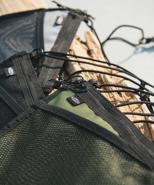 KEEN(キーン)の「『別注』KEEN×DOORS HARVESTPOCKET SACOCHE(ショルダーバッグ・メンズ・ブラック/オリーブ/グレー・FREE)」の10枚目の写真