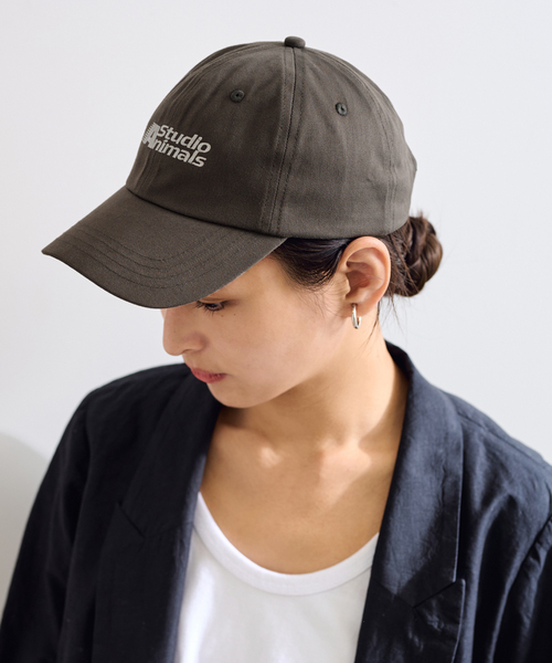 FRAMeWORK（フレームワーク）の「STUDIO WEAREALLANIMALS 別注 TEAM LOGO（キャップ・レディース・チャコールグレー/ベージュ/ブラウン・FREE）」の10枚目の写真