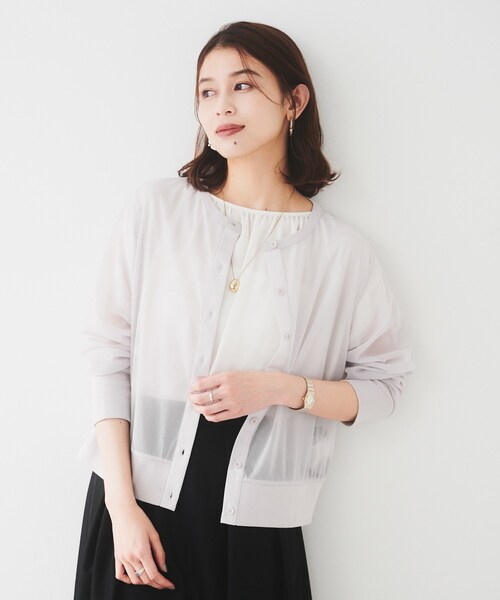 UNTITLED（アンタイトル）の「【洗える/ストレッチ性/短丈】クルーネックシアーカーディガン（カーディガン/ボレロ・レディース・ブラック/オフホワイト/ライトグレー・44/48/00/02/04）」の3枚目の写真