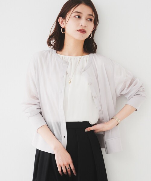 UNTITLED（アンタイトル）の「【洗える/ストレッチ性/短丈】クルーネックシアーカーディガン（カーディガン/ボレロ・レディース・ブラック/オフホワイト/ライトグレー・44/48/00/02/04）」の18枚目の写真