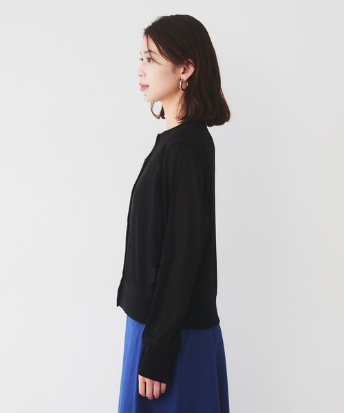 UNTITLED（アンタイトル）の「【洗える/ストレッチ性/短丈】クルーネックシアーカーディガン（カーディガン/ボレロ・レディース・ブラック/オフホワイト/ライトグレー・44/48/00/02/04）」の4枚目の写真